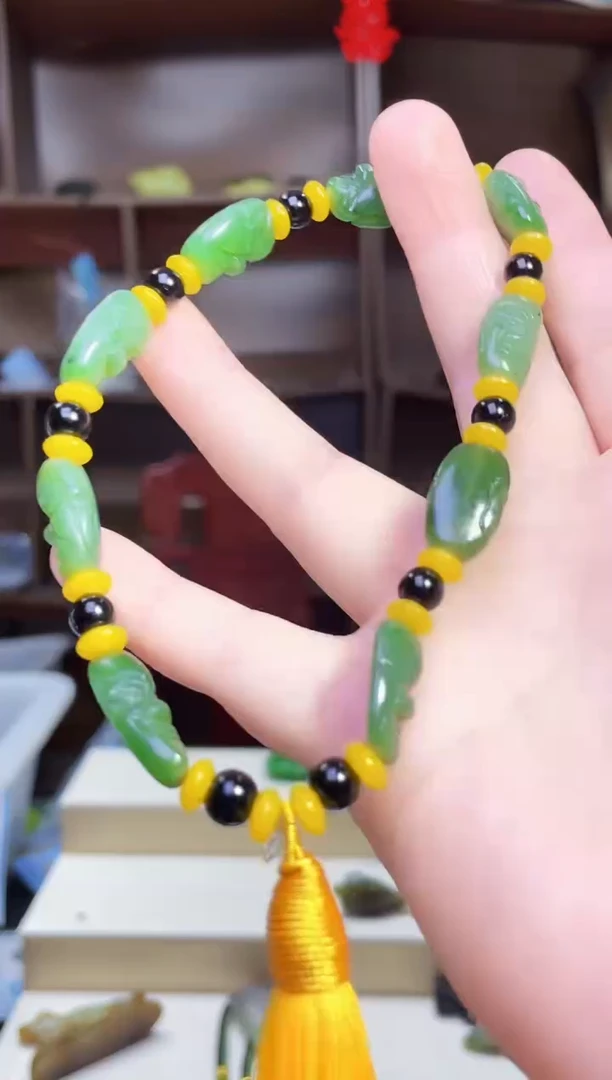 和田玉未镶嵌颈饰1