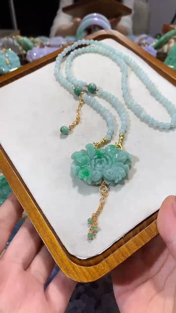 颈饰未镶嵌翡翠吊坠