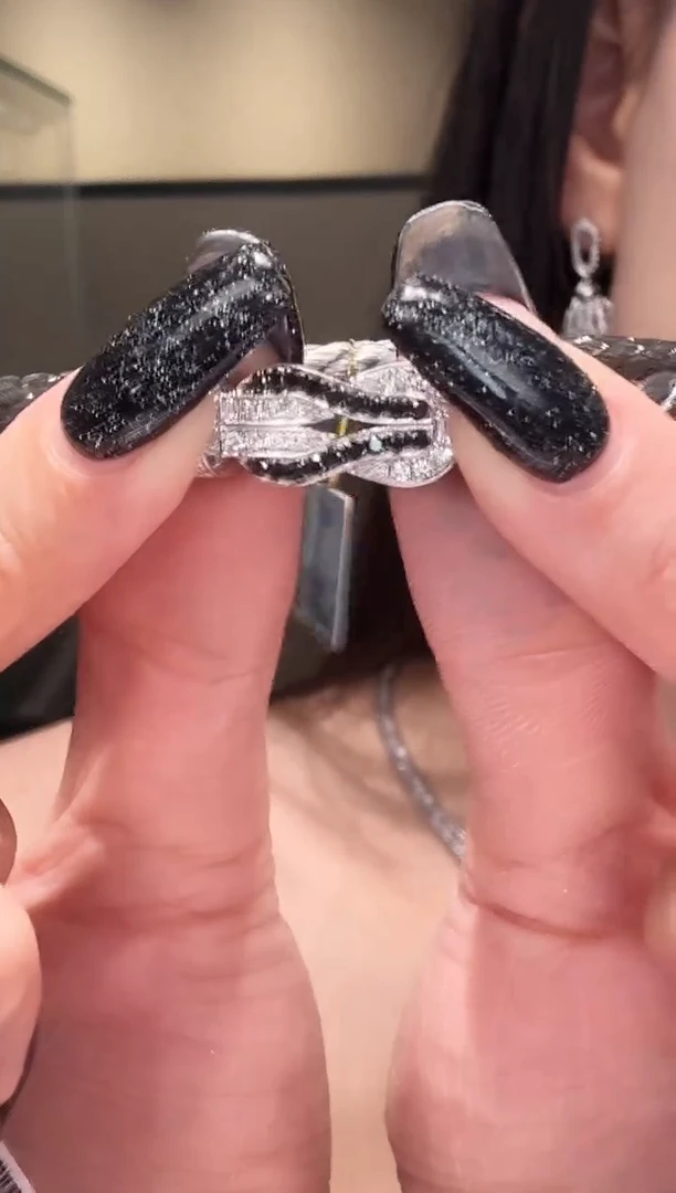 铂Pt950镶嵌吊坠钻石黑白马蹄扣钻石吊坠【赠黑绳】拍下备注圈号