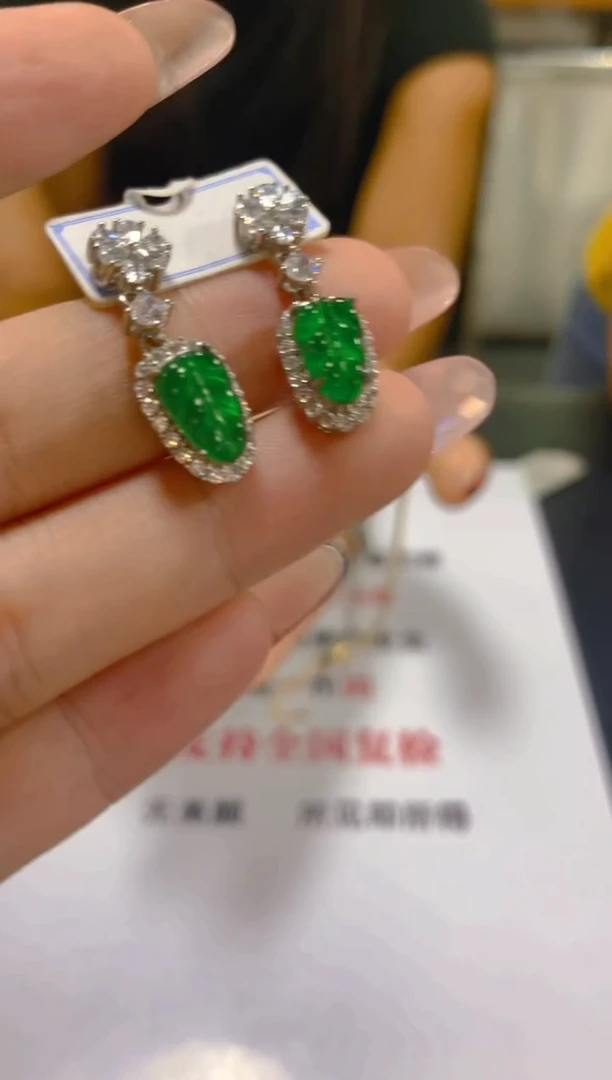 翡翠未镶嵌耳饰多样性发一