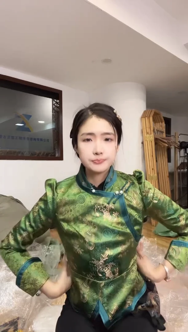 外套       M码       80-105斤