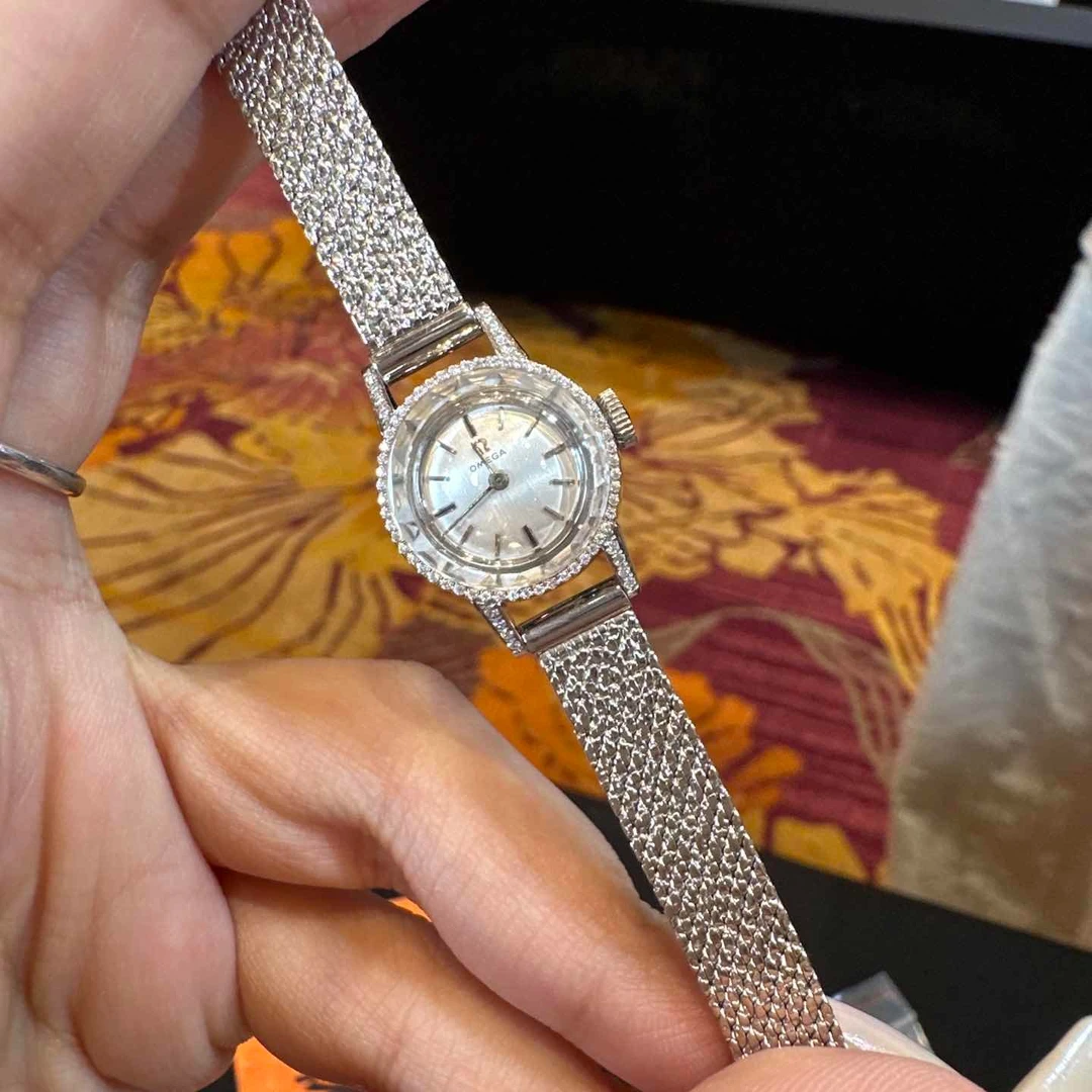 95新 Omega/欧米茄  手动机械后钻17mm/公价32999/w11848