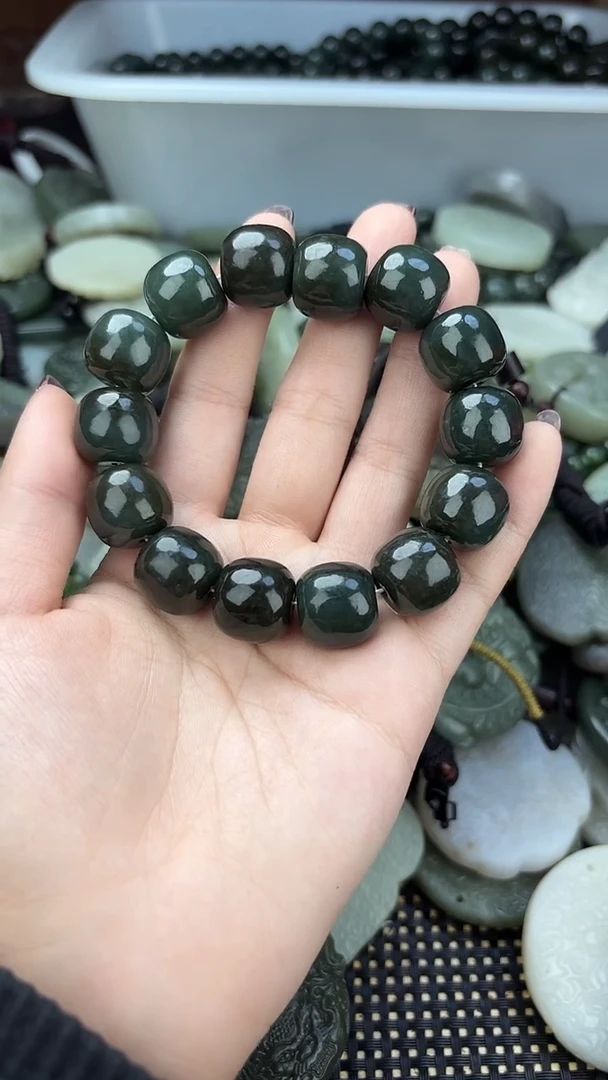 颈饰未镶嵌和田玉1