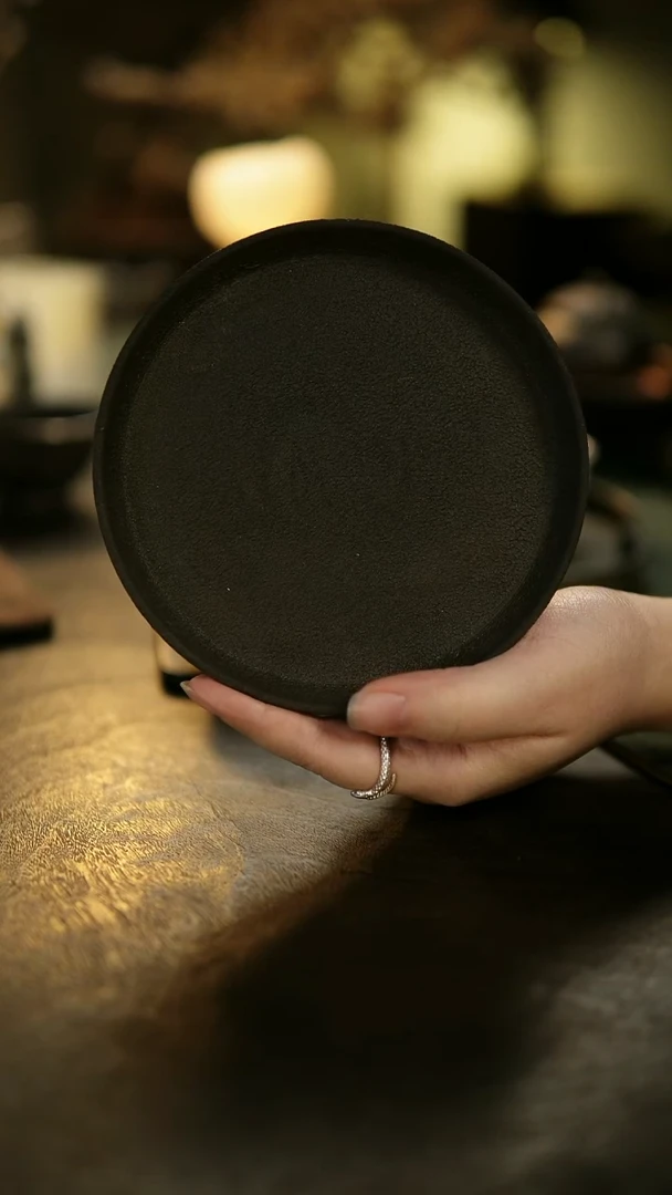 阿眠      林间木胎大漆壶承