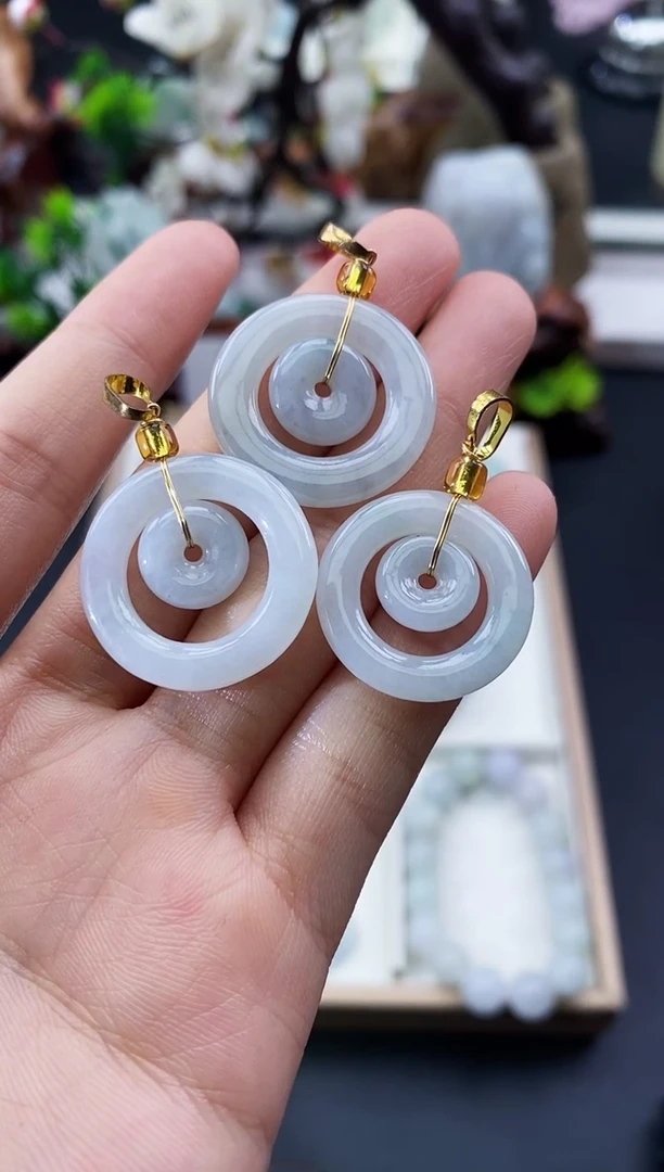 颈饰未镶嵌翡翠天然缅甸A货翡翠随机发一件
