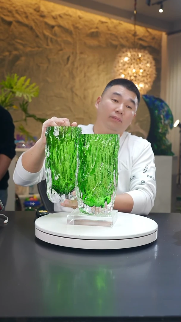 琉璃祖母绿色树干纹花器