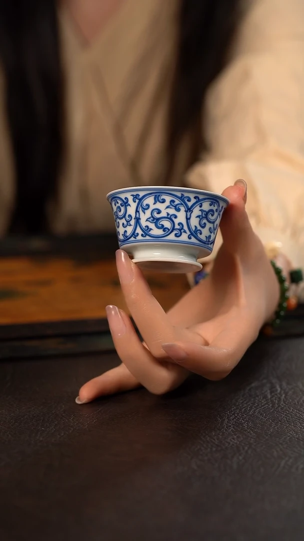 杯聚澜堂仿明缠枝莲马蹄杯