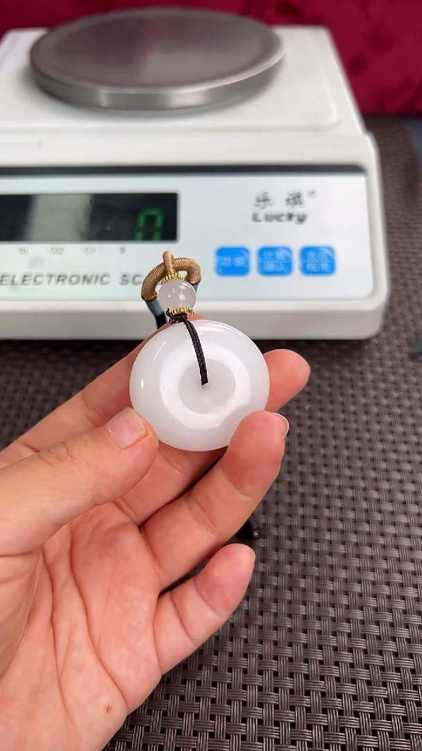 颈饰未镶嵌和田玉平安扣