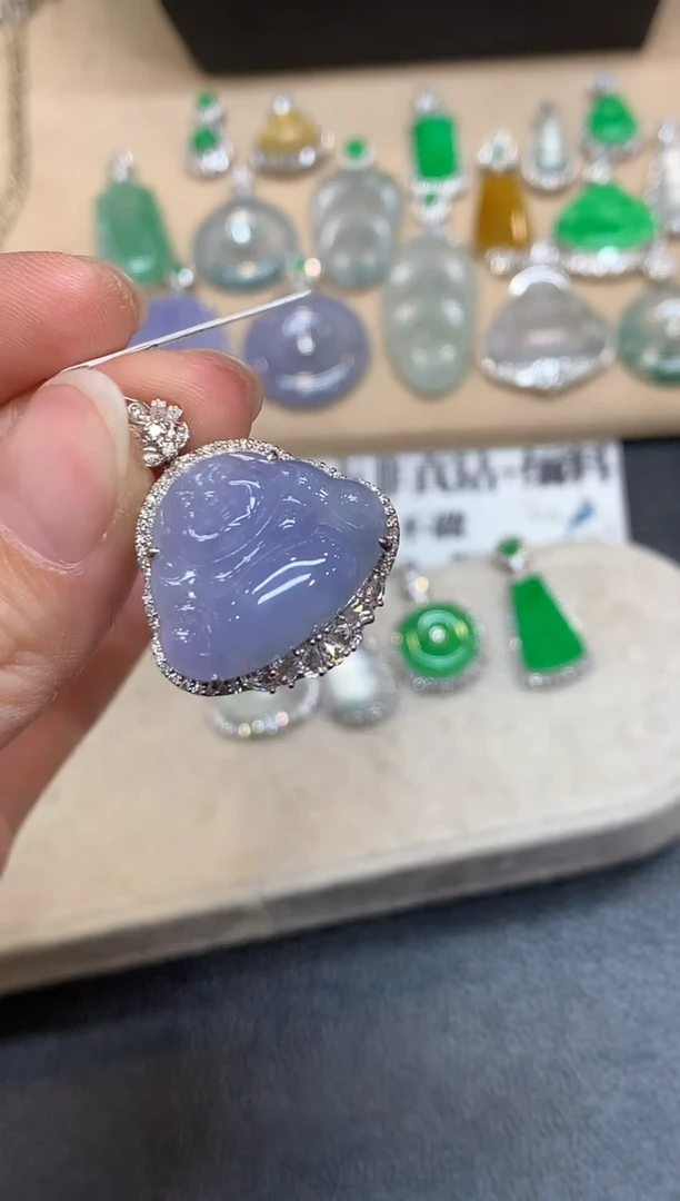 颈饰18K金镶嵌翡翠佛公【无服务费