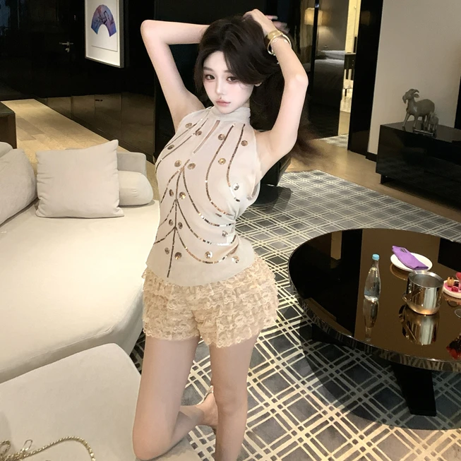 法式气质奶茶色闪闪亮片挂脖无袖上衣百搭蛋糕短裤纯欲套装女夏季