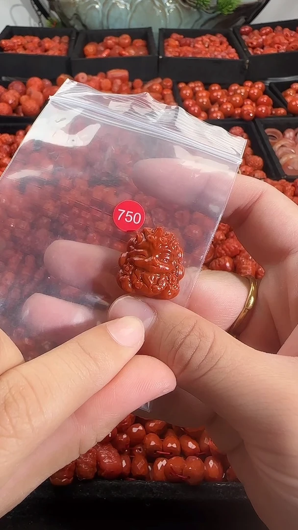 颈饰未镶嵌南红玛瑙1