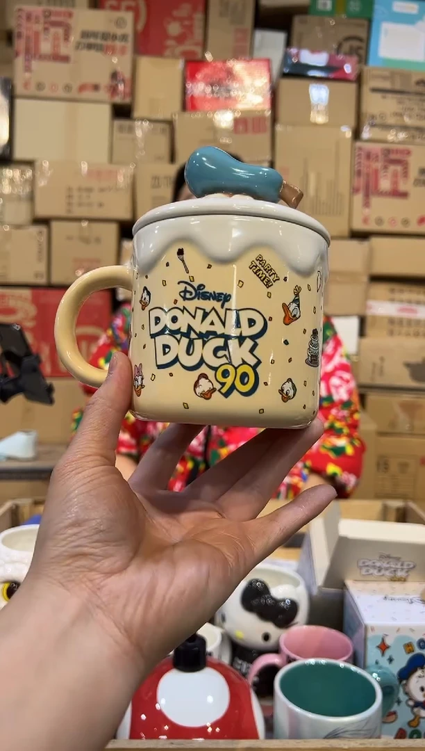 【闪购商品】杯原盒90周年唐老鸭带盖杯