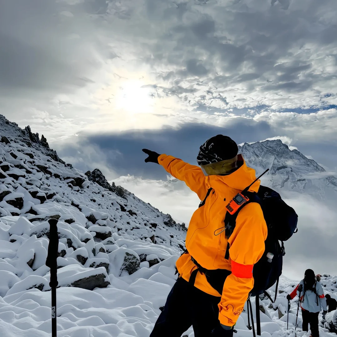 户外男士轻奢商务卫衣
