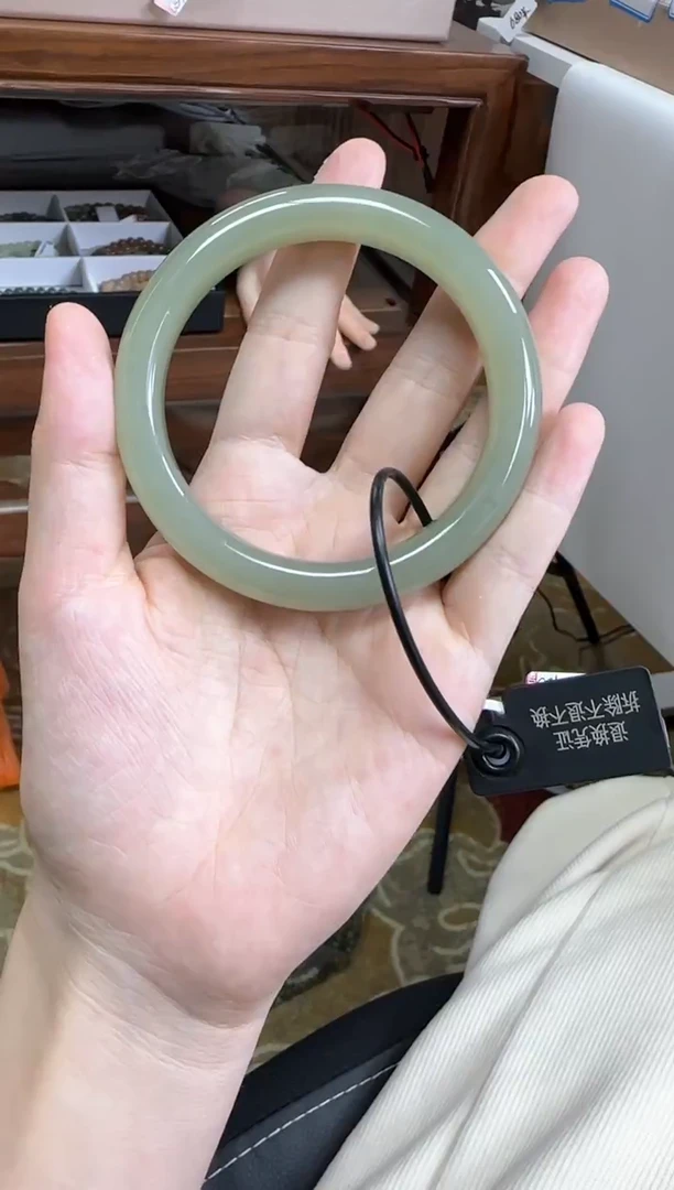 未镶嵌手镯和田玉60