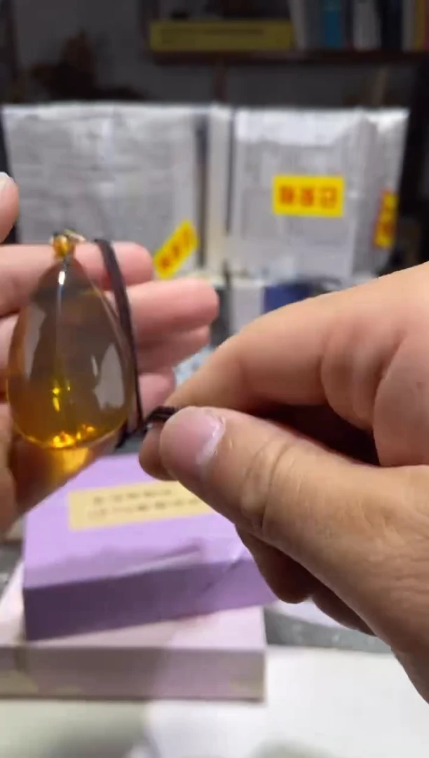 琥珀颈饰未镶嵌随形吊坠