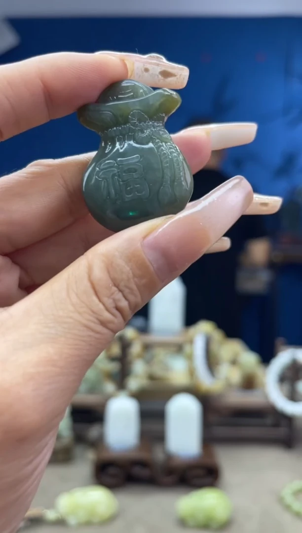 和田玉未镶嵌颈饰1