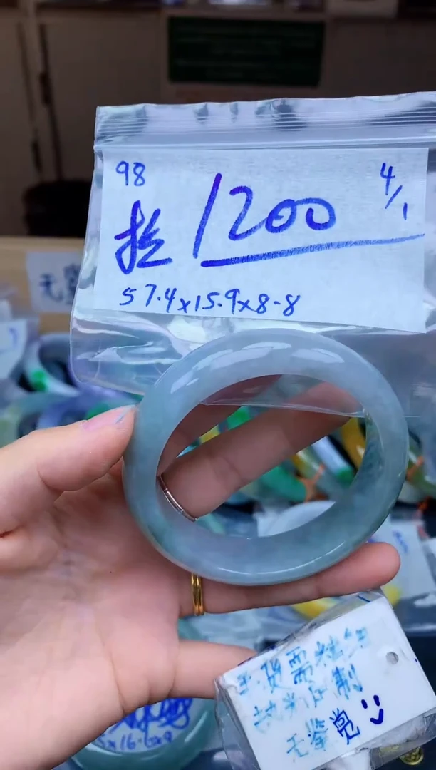 未镶嵌定制翡翠拉**儿98毛货需精细抛光手镯拍一发一