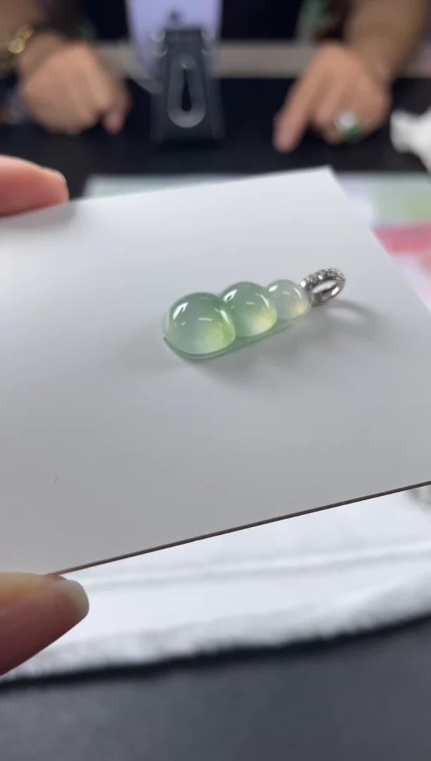 18K金镶嵌挂件翡翠✨**?豆子1/多样性发其一配绳@CP