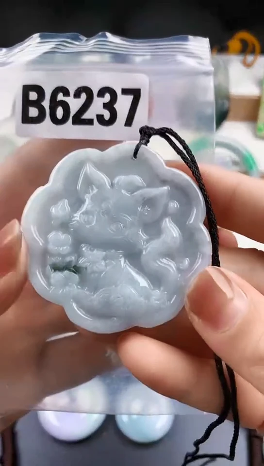 颈饰未镶嵌翡翠天然翡翠吊坠挂件