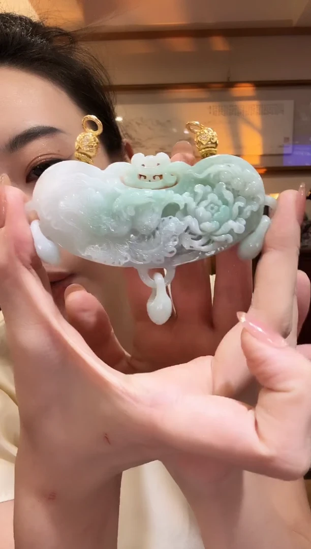 翡翠未镶嵌颈饰国风