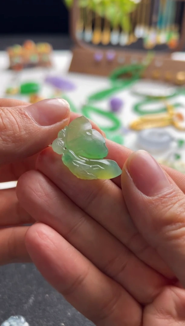 【闪购商品】定制翡翠未镶嵌蝴蝶仙子11000+550-xsz028