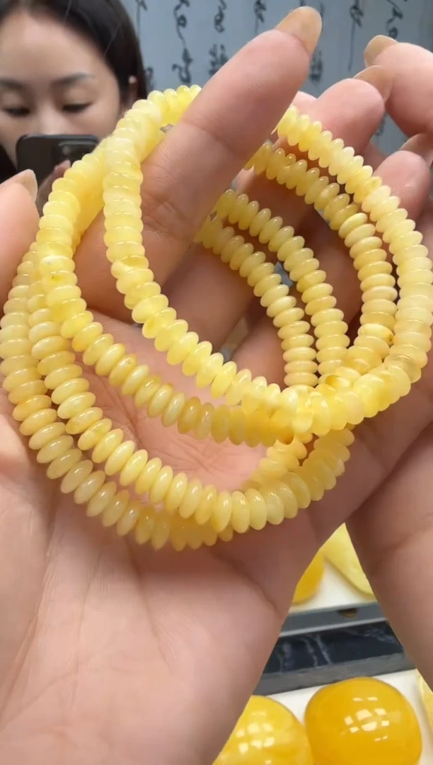 未镶嵌琥珀裸石随机一件