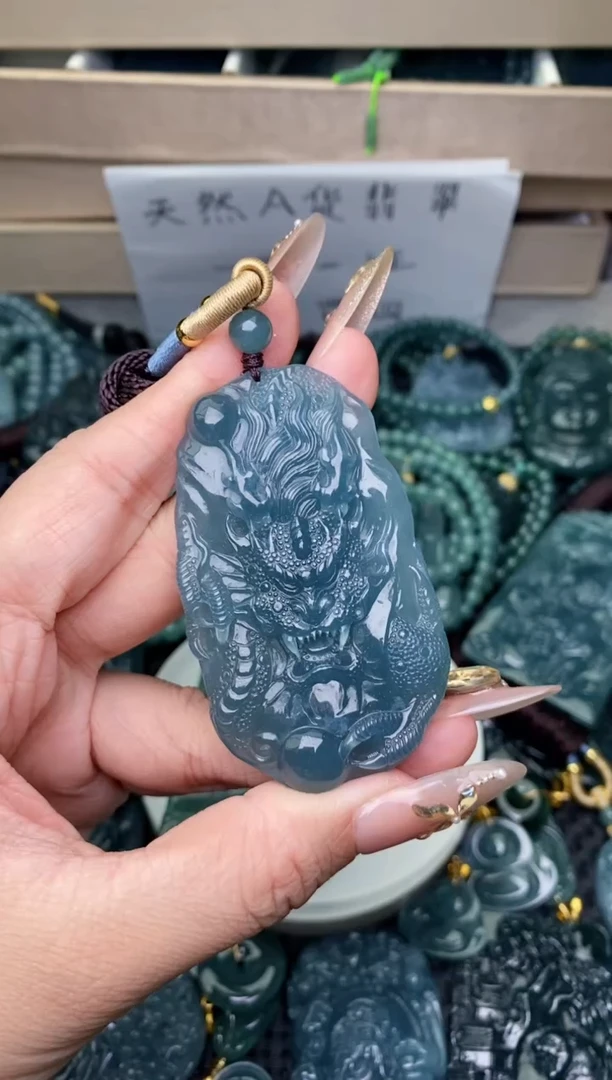 翡翠未镶嵌颈饰2