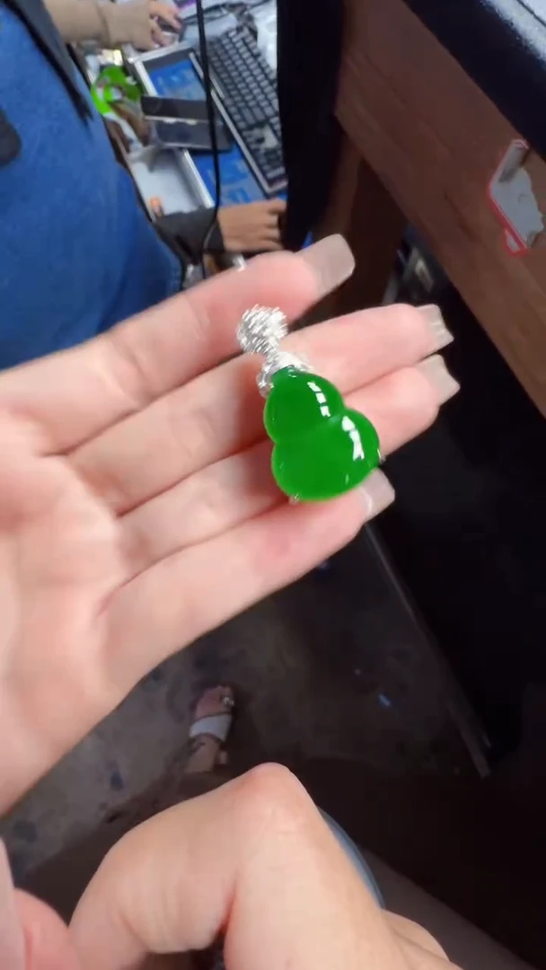 未镶嵌定制翡翠翡翠A货有轻微色差属于正常现象，葫芦多样性发货1