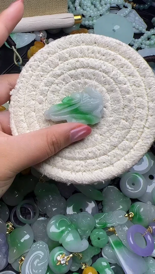 翡翠未镶嵌颈饰天然缅甸翡翠吊坠