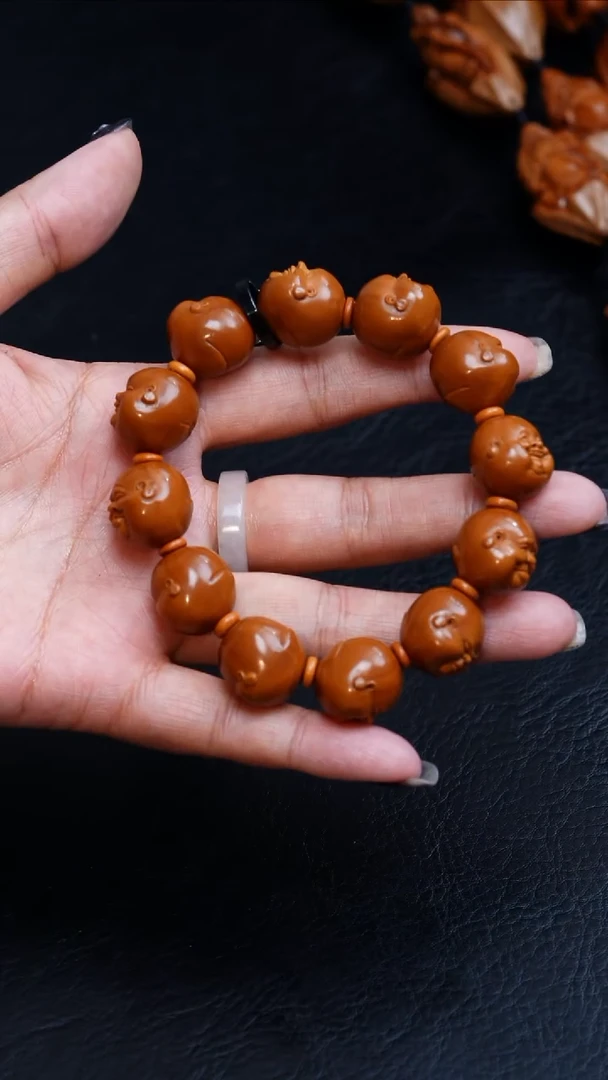 橄榄核吊坠玛***狗17人生百态