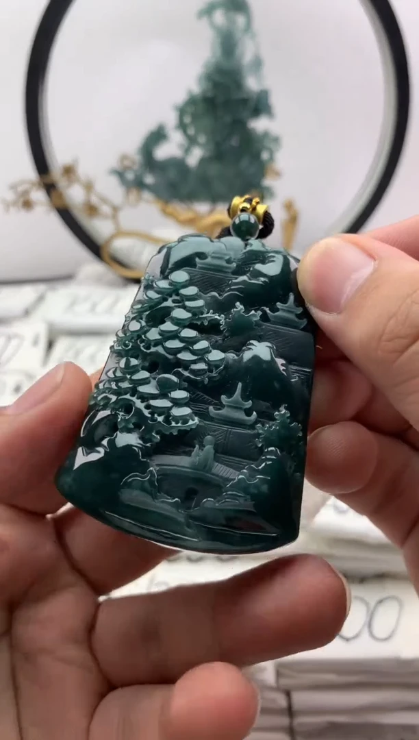 翡翠未镶嵌颈饰山水牌