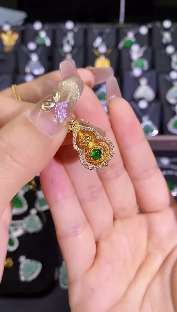 【闪购商品】翡翠吊坠(赠链)银S925镶嵌翡翠吊坠