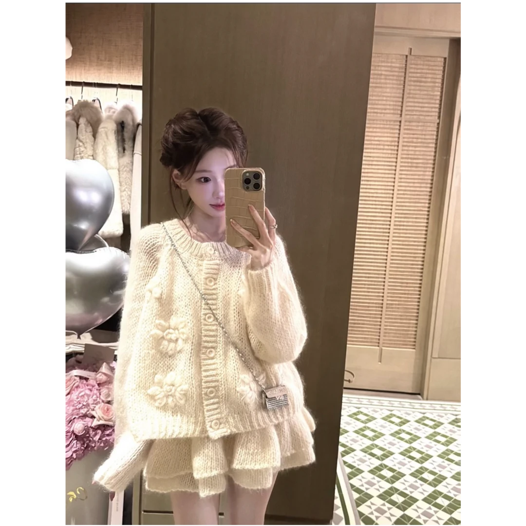 法式重工花朵针织开衫女秋冬奶呼呼软糯毛衣外套休闲半裙两件套装