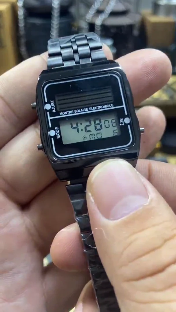 瓷片闪购商品  如图所示