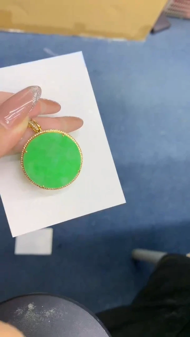 颈饰18K金镶嵌翡翠1