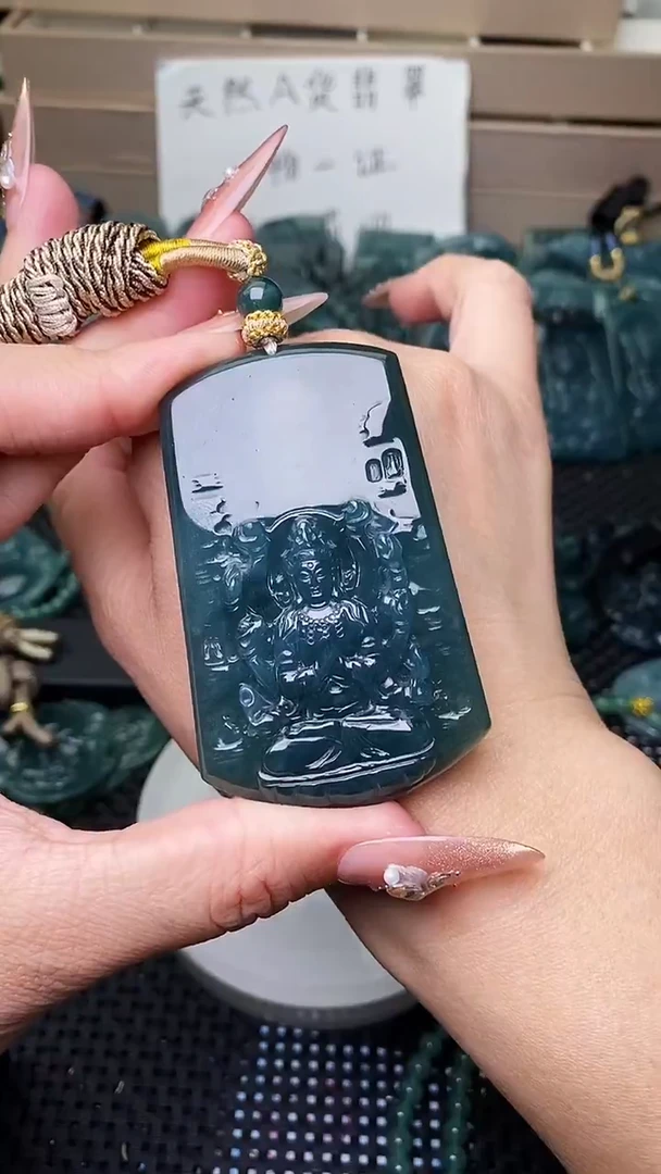 颈饰未镶嵌翡翠