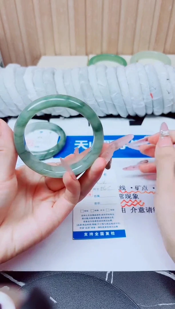 未镶嵌手镯石英质玉106/54.5