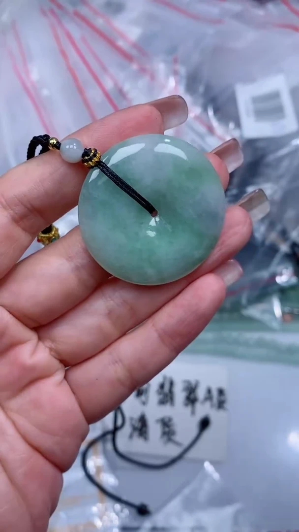 颈饰未镶嵌翡翠吊坠
