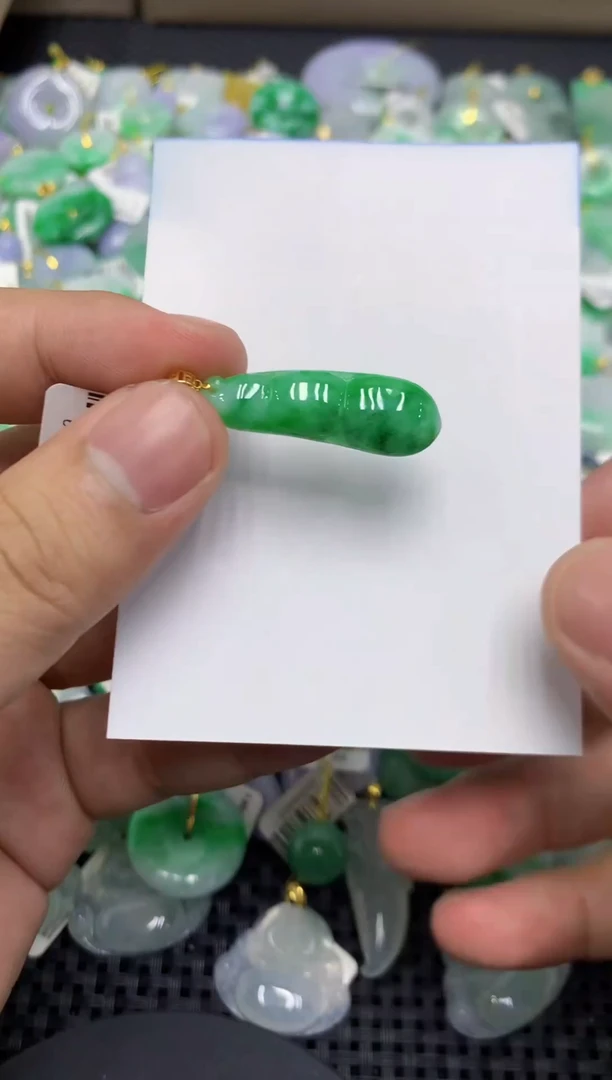 颈饰18K金镶嵌翡翠天然缅甸翡翠A货