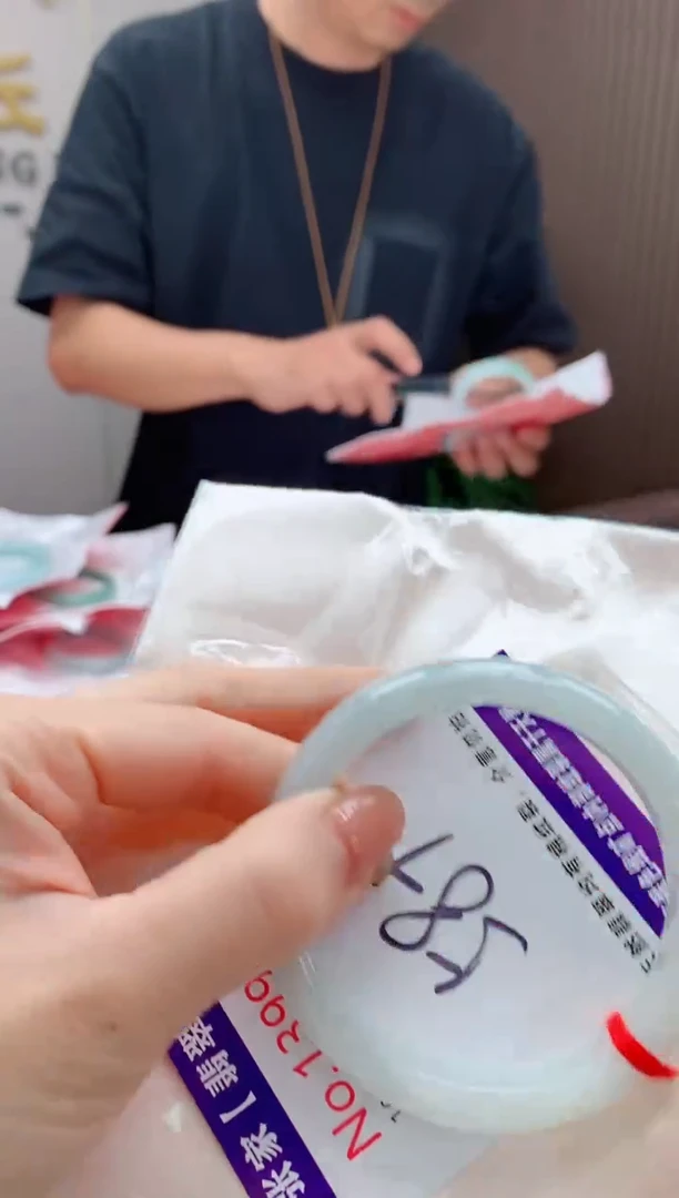 翡翠手镯未镶嵌天然缅甸A货翡翠