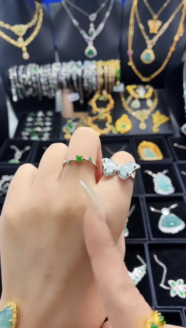 翡翠未镶嵌吊坠(不含链)天然翡翠a货 多样性发其一