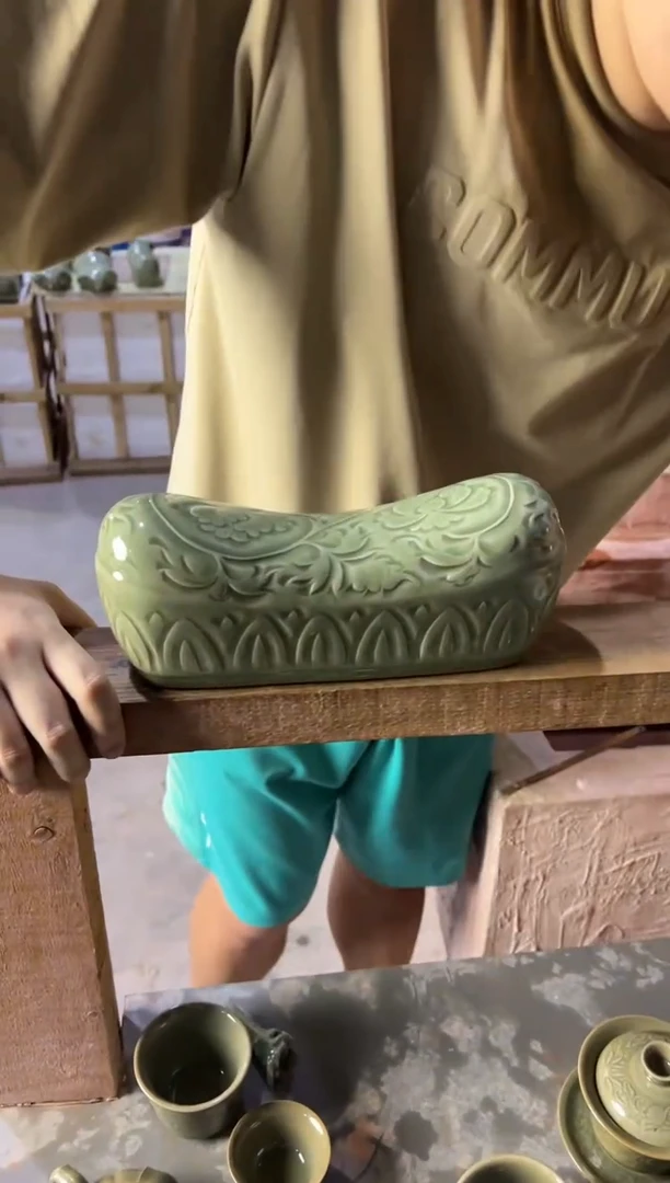 耀州窑牡丹元宝枕