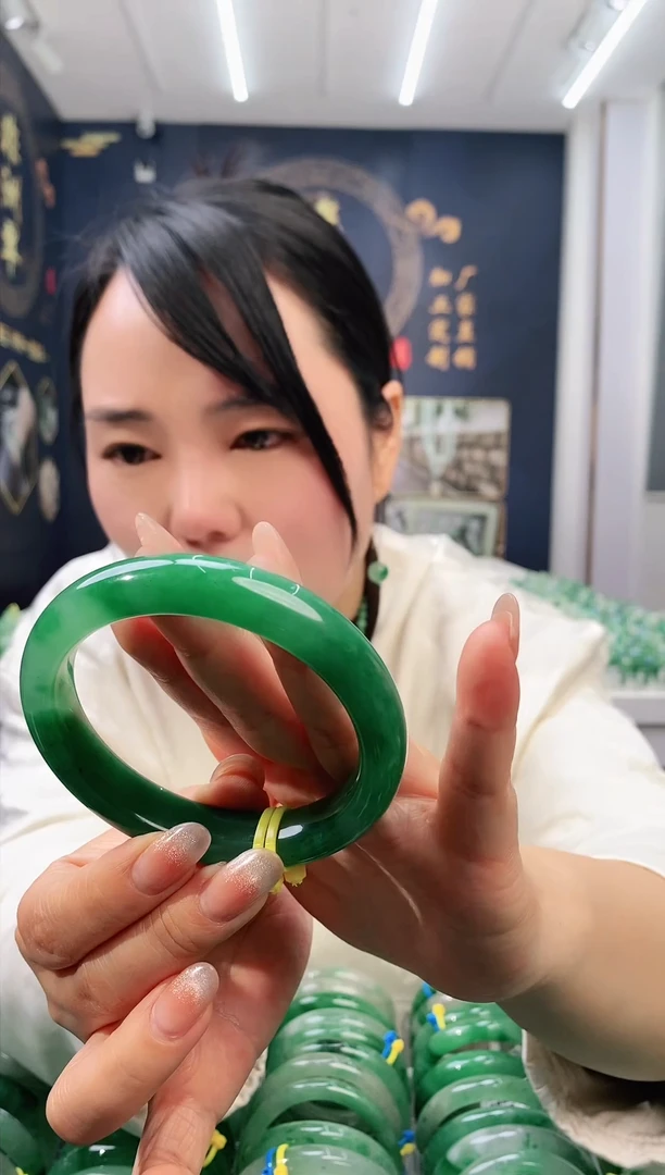 【闪购商品】石英质玉手镯未镶嵌46