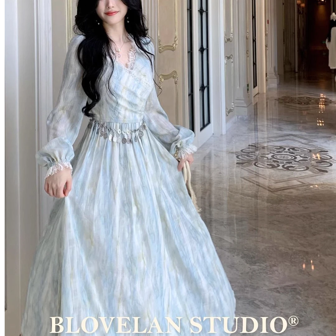 天青色等烟雨气质蓝色扎染感蕾丝拼接V领长袖连衣裙2025早春新款