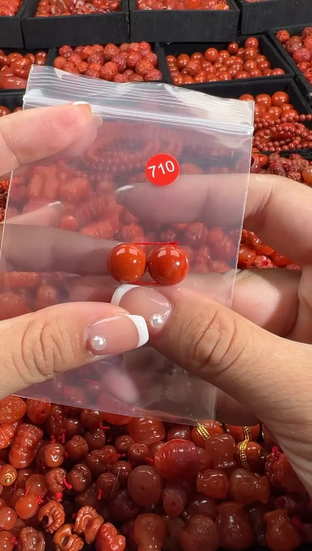 南红玛瑙未镶嵌颈饰1