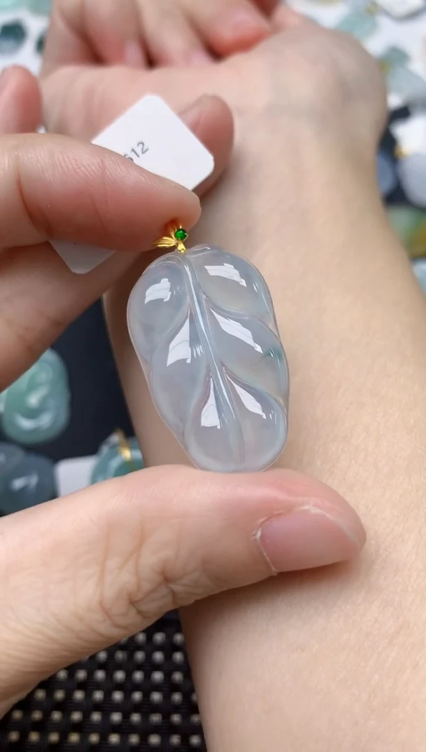 颈饰18K金镶嵌翡翠天然缅甸A货翡翠