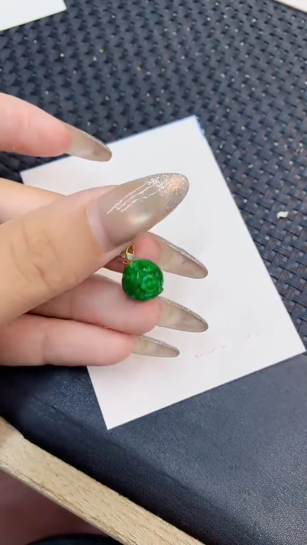 颈饰18K金镶嵌翡翠1