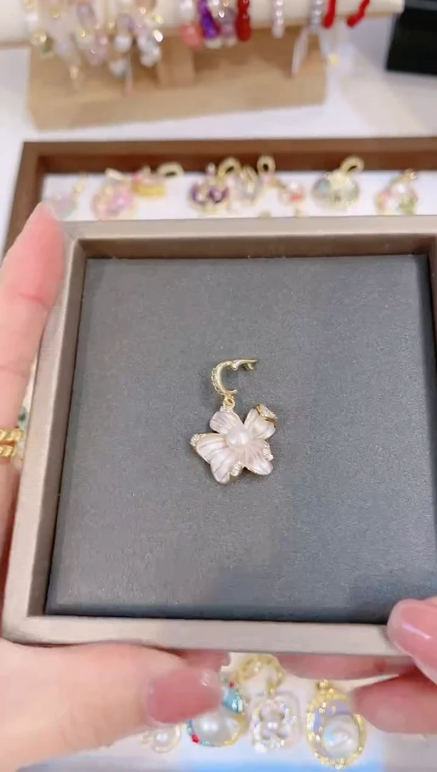 【闪购商品】淡水珍珠颈饰合金吊坠