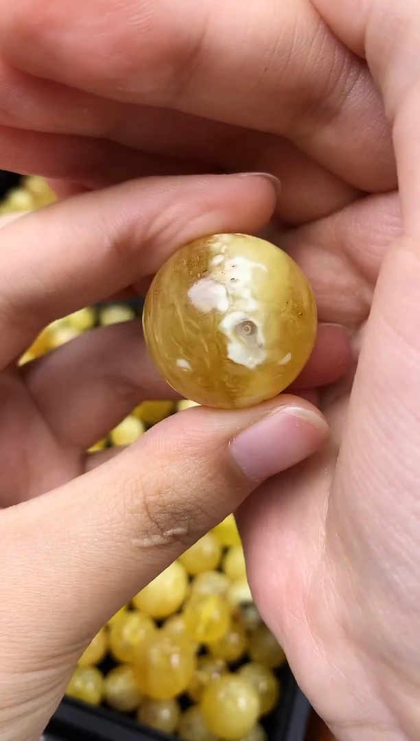 未镶嵌琥珀珠宝奇石332