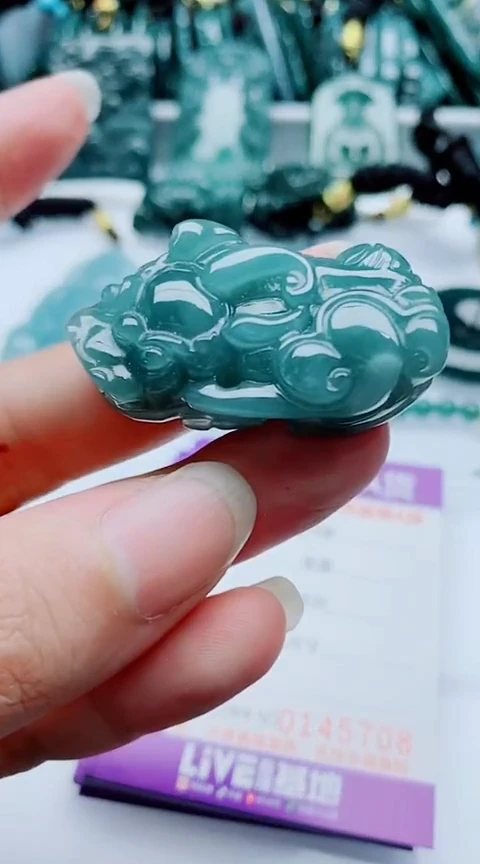 颈饰未镶嵌翡翠